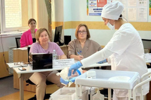 Главная медсестра травмбольницы оценивает уровень первого выпуска специалистов по сестринскому делу Сургутского института экономики, управления и права