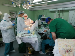 Переводчика – в операционную! Сургутские нейрохирурги удалили опухоль головного мозга гражданке Китайской Народной Республики