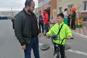 Полезные советы для безопасного лета. Врачи Сургутской травмбольницы посетили детский праздник