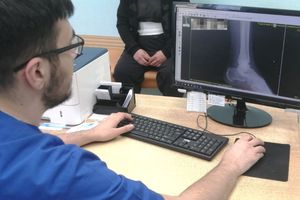 55 врачей Сургутской травмбольницы отмечают профессиональный праздник – День травматолога