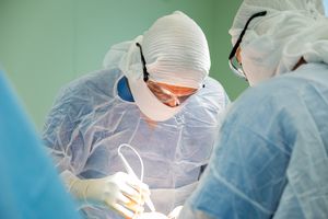 Предотвращают вывихи и повышают качество жизни. Эндопротезы с двойной мобильностью начали устанавливать в Сургутской травмбольнице при замене тазобедренных суставов