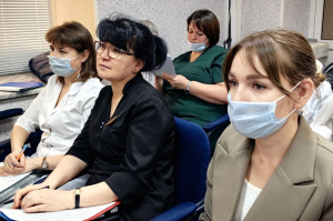 Как избежать профвыгорания и конфликтов на работе? В Сургутской травмбольнице прошла встреча коллектива с медицинскими психологами