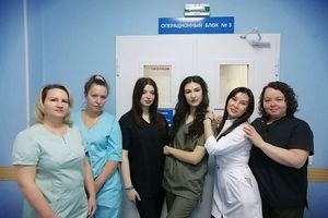 Выносливые, уравновешенные, многозадачные. Хозяйки операционных отмечают профессиональный праздник