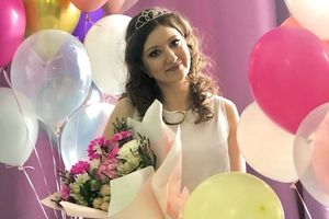 Выбор зрителей. Врач-стажер из Сургутской травмбольницы завоевала одну из главных наград  окружного конкурса красоты и талантов
