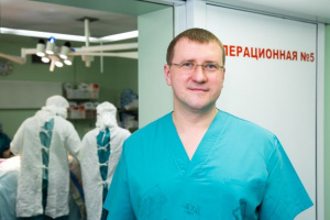 За «ночной дозор», «нежные» капельницы и успешную операцию. Благодарность заведующему и коллективу нейрохирургического отделения экстренной помощи