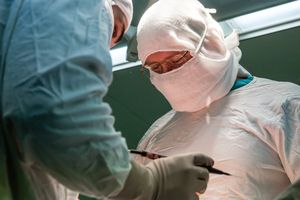 Пострадавшие от схода снежной наледи девочки успешно восстанавливаются благодаря качественной и своевременной специализированной помощи