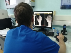 Обратная сторона дачного сезона: работы на загородных участках заканчиваются для сургутян визитом к травматологам