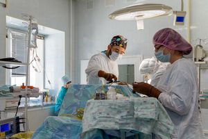 А ваш дом безопасен для ребёнка? Сразу двоих детей доставили в Сургутскую травмбольницу после падения на них незакрепленных тяжёлых предметов 
