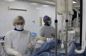 Уровень федеральных медицинских центров. Редкую операцию по устранению сосудистой аномалии выполнили рентгенохирурги Сургутской травмбольницы