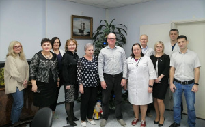 Урожай юбилеев! Поздравления с 55-летием принимает наш главный врач Дмитрий Гарайс