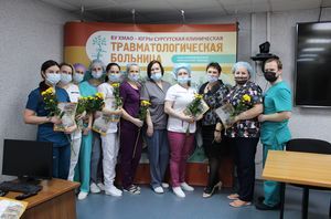 Невидимые ангелы. 43 операционные медсестры Сургутской травмбольницы принимают сегодня поздравления с профессиональным праздником