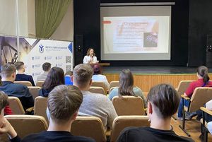 Второе место среди причин смертности. О профилактике и своевременном выявлении инсульта неврологи травмбольницы говорили с сургутскими студентами