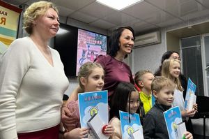 Рисовали безопасность. В Сургутской травмбольнице наградили победителей детского творческого конкурса «Добрая дорога домой»