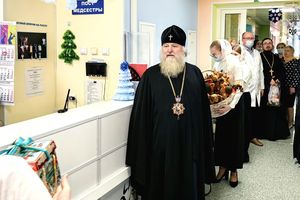 Митрополит Ханты-Мансийский и Сургутский Павел поздравил с Рождеством пациентов и коллектив детских отделений Сургутской травмбольницы