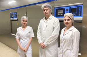 В Сургутской травмбольнице студенты-медики знакомятся с будущей профессией через волонтёрскую практику