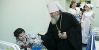 Митрополит Павел посетил Травматологическую больницу Сургута
