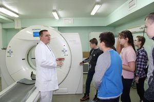 В Травмбольнице прошла экскурсия для учеников Технологической школы Сургута 