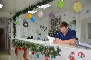 Новогодняя мозаика! В Травмбольнице подвели итоги конкурса на лучшее праздничное оформление подразделений учреждения