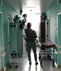 «Верили в чудо и наших врачей». В Сургутской травмбольнице идет на поправку двухлетний ребенок, упавший с 4-го этажа многоквартирного дома