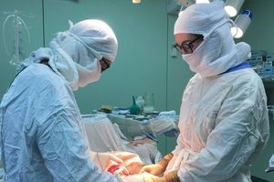 Зачем пациенту Сургутской травмбольницы пришили руку к животу? На что ещё идут хирурги, чтобы восстановить целостность кожного покрова на повреждённых участках