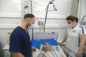 Крайняя мера. Редкую и рискованную операцию на сосудах головного мозга выполнили рентгенохирурги Сургутской травмбольницы