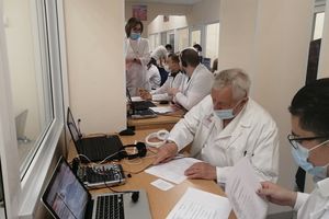 Врачи Сургутской травмбольницы аккредитовали ординаторов, завершивших обучение по специальности «Травматология и ортопедия»