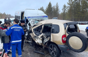 В Сургутскую травмбольницу доставлено сразу 10 пострадавших в крупной дорожной аварии