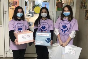 Волонтеры продолжают активно поддерживать всесезонную акцию «Коробка храбрости» и радовать юных пациентов Сургутской травмбольницы 