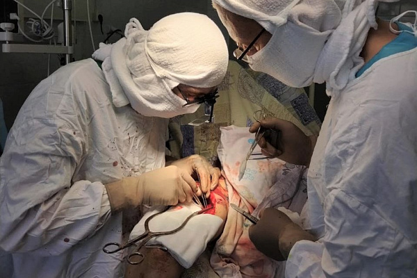 Пересадили нерв из ноги в плечо. Сургутские травматологи-ортопеды выполнили сложную микрохирургическую операцию пациенту с минно-взрывным ранением
