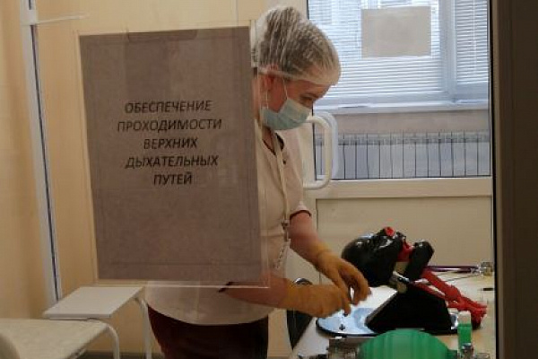 Врачи Сургутской травмбольницы в составе аккредитационной комиссии оценивают уровень подготовки будущих коллег