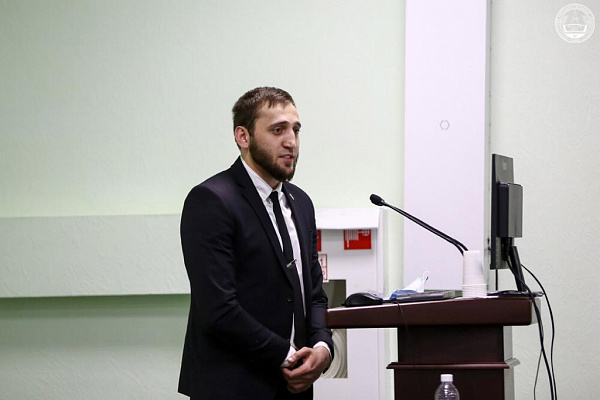 Лучший выпускник СурГУ-2021 хочет стать нейрохирургом. От Сургутской травмбольницы он получил направление в клинику Бурденко