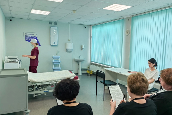 Сразу 12 медсестёр травмбольницы получили сертификат индустриального эксперта всероссийского чемпионата "Профессионалы"