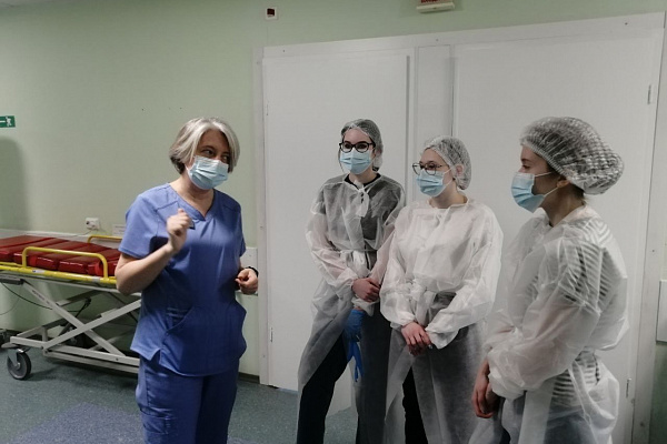 Трудно, но интересно. Будущие специалисты по адаптивной физкультуре познакомились с реабилитационной службой Сургутской травмбольницы