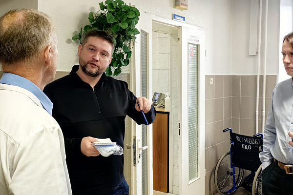 Сургутскую травмбольницу посетила делегация НМИЦ нейрохирургии имени Н.Н. Бурденко