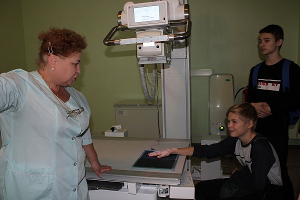 В Травмбольнице прошла экскурсия для учеников Технологической школы Сургута 