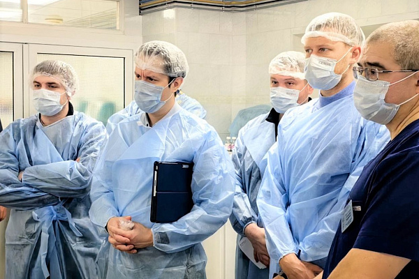 Сургутскую травмбольницу посетила делегация НМИЦ нейрохирургии имени Н.Н. Бурденко