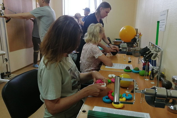 Третий этап реабилитации: как в Сургутской травмбольнице помогают пациентам восстанавливаться в амбулаторных условиях