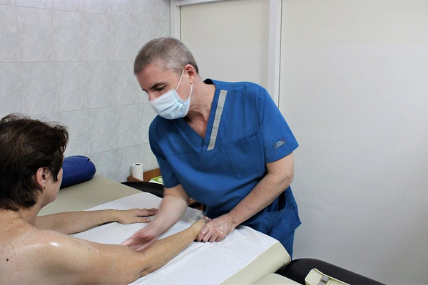 Видят руками. Накануне международного Дня белой трости незрячие массажисты рассказали о своей работе в Сургутской травмбольнице