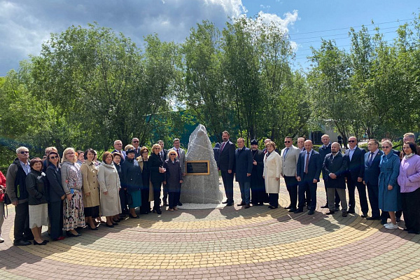 Пациенты и сотрудники Сургутской травмбольницы приняли участие в окружном празднике, посвященном Дню медицинского работника