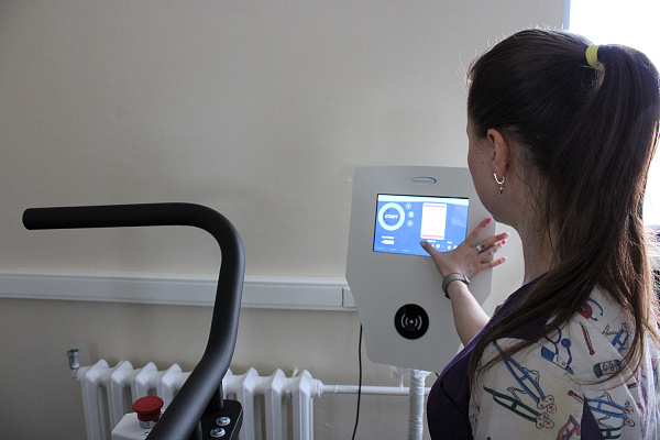 Интересно и эффективно. В Сургутской травмбольнице очередное поступление оборудования для восстановительных занятий и процедур