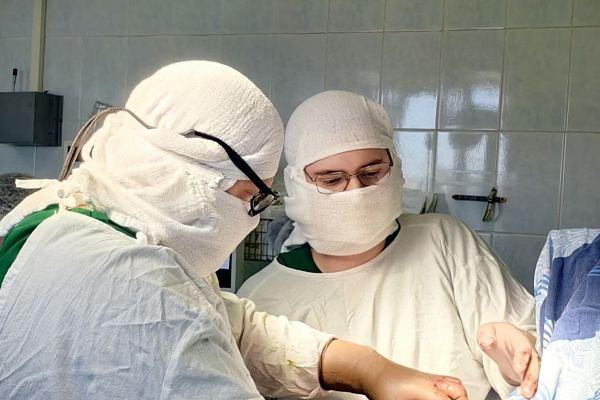 Больше 20 вывихов плеча перенёс спортсмен из Ханты-Мансийска, пока не обратился к врачам. В травмбольнице устранили причину нестабильности сустава