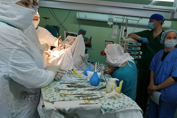 Переводчика – в операционную! Сургутские нейрохирурги удалили опухоль головного мозга гражданке Китайской Народной Республики