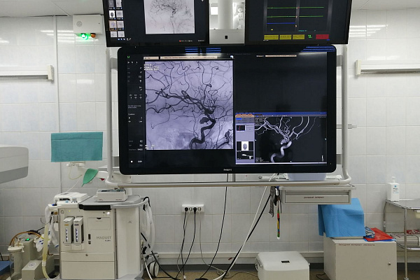 В Сургутской травмбольнице наращивают объемы и качество высокотехнологичной нейрососудистой помощи