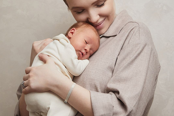 Сургутская семья, пережившая потрясение полгода назад, поздравляет с Днём медработника своих спасителей 