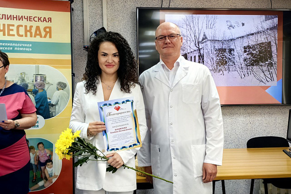 Более 130-ти сотрудников Сургутской травмбольницы получили награды накануне профессионального праздника