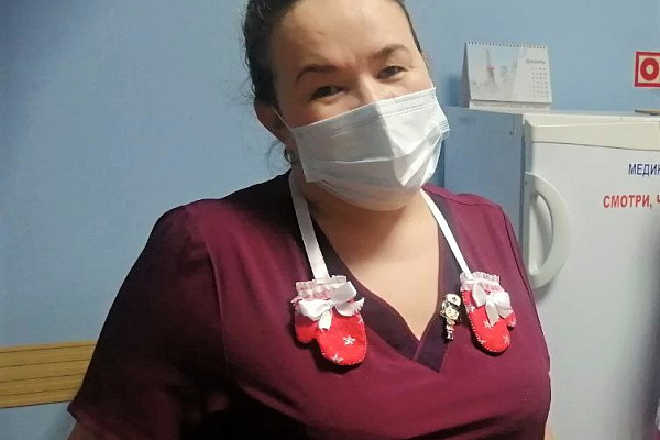 С подарками для настроения и безопасности пришли к пациентам травмбольницы дети из отрядов ЮИД