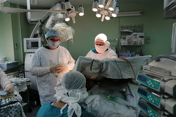 Переводчика – в операционную! Сургутские нейрохирурги удалили опухоль головного мозга гражданке Китайской Народной Республики