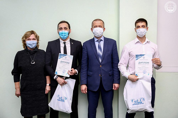 Лучший выпускник СурГУ-2021 хочет стать нейрохирургом. От Сургутской травмбольницы он получил направление в клинику Бурденко