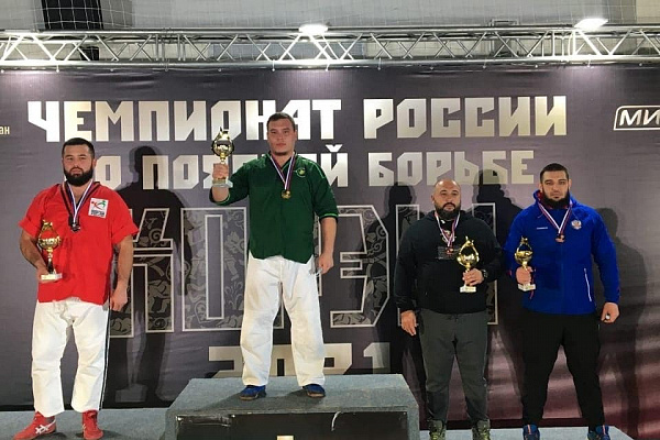 С пьедестала- к пациентам. Массажист Сургутской травмбольницы стал призёром Чемпионата России по национальной борьбе