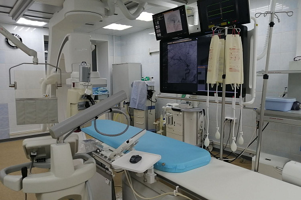 В Сургутской травмбольнице наращивают объемы и качество высокотехнологичной нейрососудистой помощи